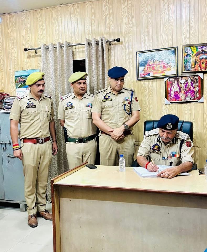 DIG Jammu Range pays Surprise Visit to Police Post 