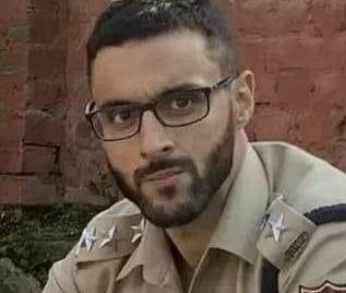 After being shot in gun fight ; Martyr DySP  Humayun Bhatt called Family 