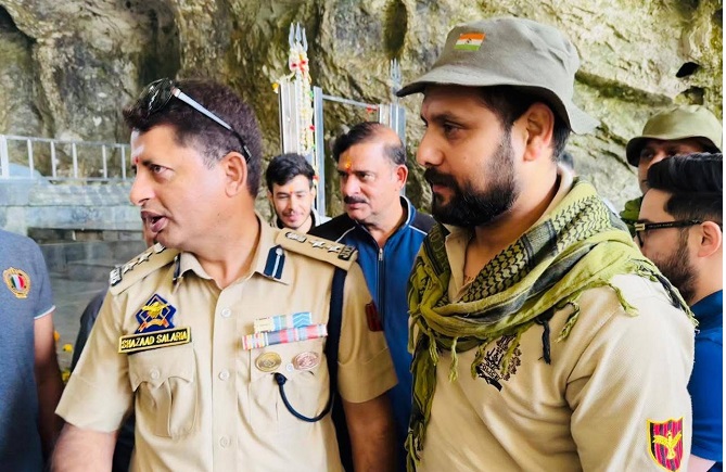 Commandant Shahzad Salaria visits Holy Amarnath ji cave , issues directions