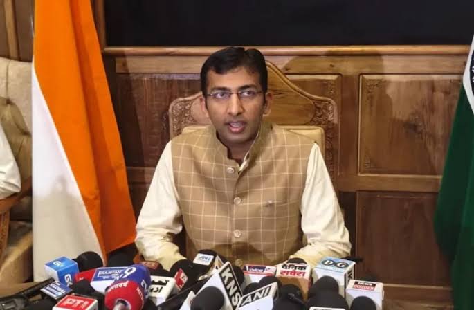 'DivCom Kashmir warns against rumour mongering '