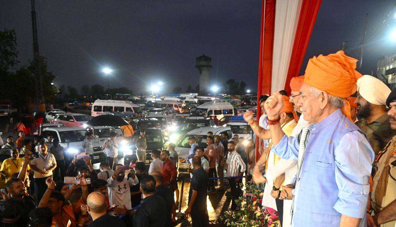 LG Manoj Sinha Flags Off First Batch Of Amarnath Yatra Pilgrims from Jammu