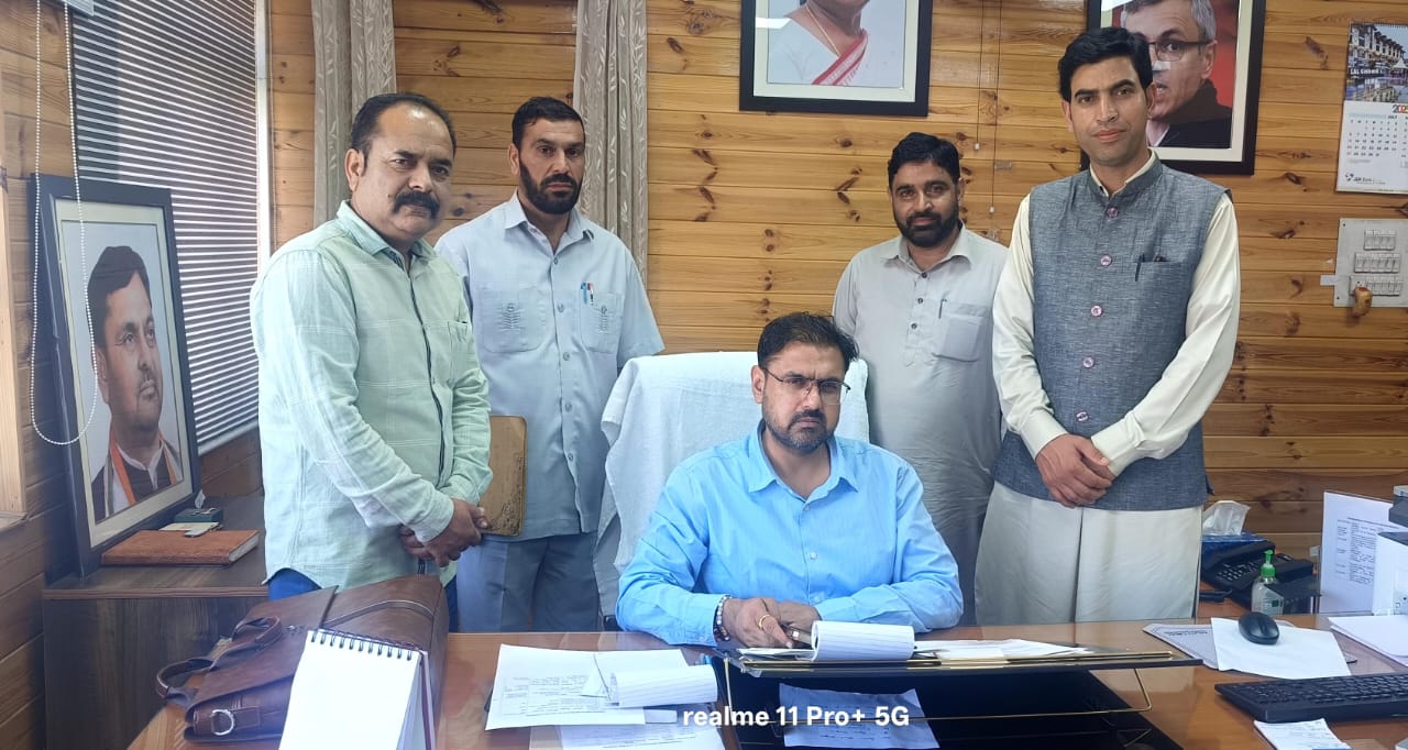 Minister Satish Sharma assures Lecturers Association to resolve issues