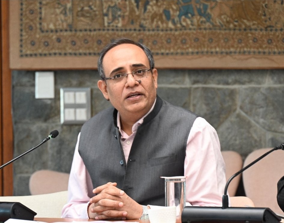 As reported by Cross Town News , Central Govt orders appointment of Secretaries including J&K cadre Officer  