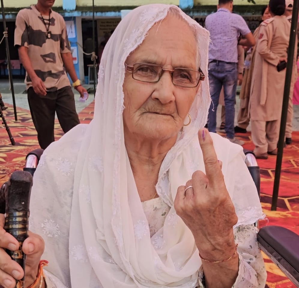 Stay  tuned for Exit Poll by Cross Town News at 6 pm :  Editor Rahil Gupta  has travelled to  most Parts of J&K during Elections