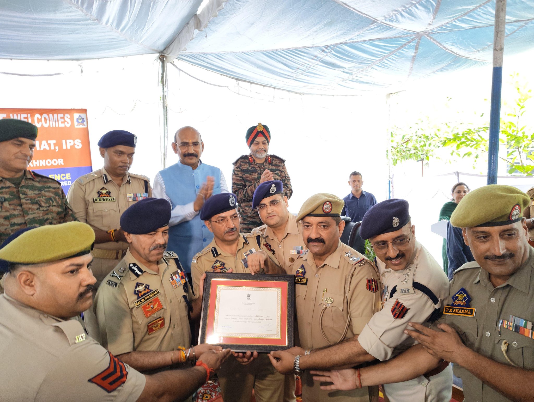 Police Station Akhnoor adjudged Best Police Station of J&K by  MHA; DGP J&K presents Certificate of Excellence 