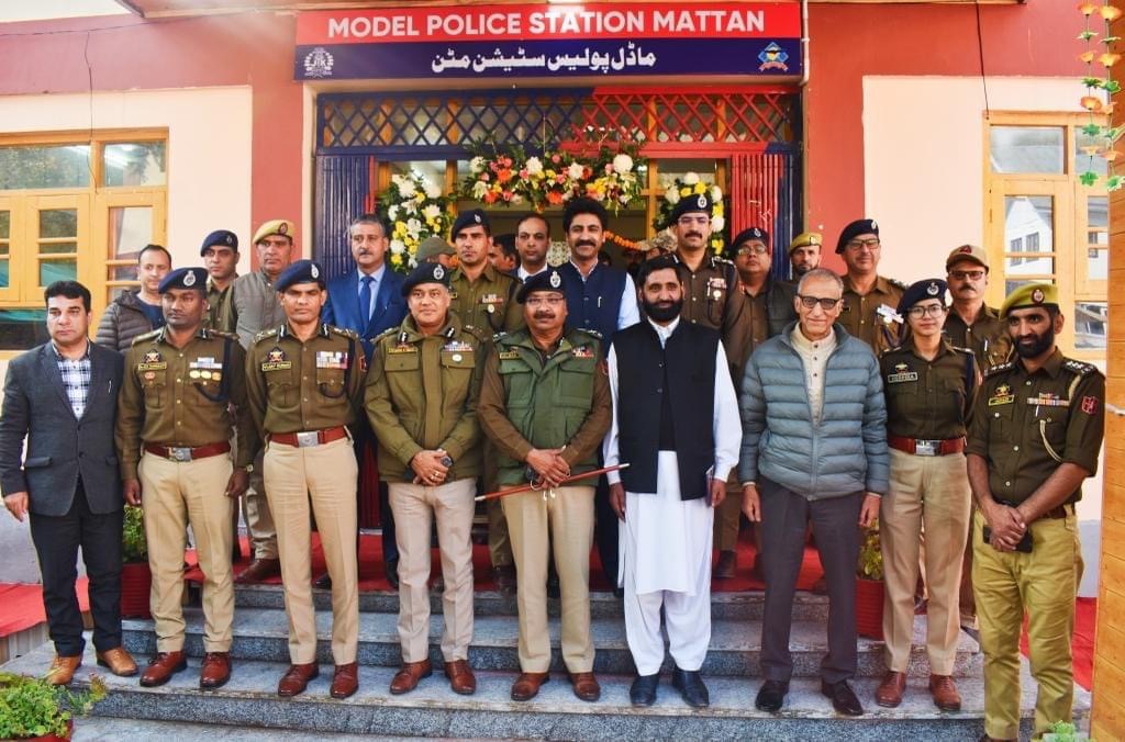 DGP J&K inaugurates  Police station building named after Martyr Dysp Himayun 