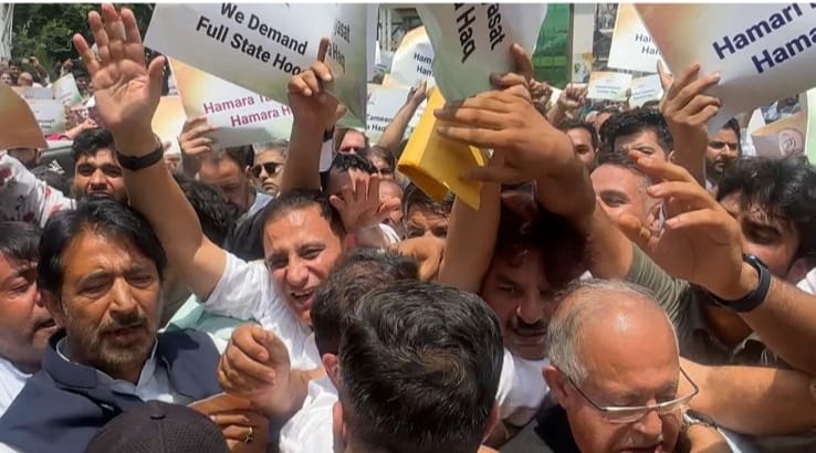 J&K Congress leaders protest after not allowed to hold procession over Statehood