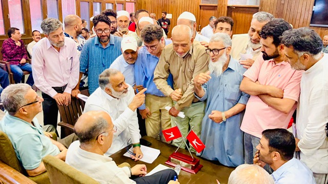 Advisor to CM ,Nasir Sogami solves Administrative problems of Delegations on the spot