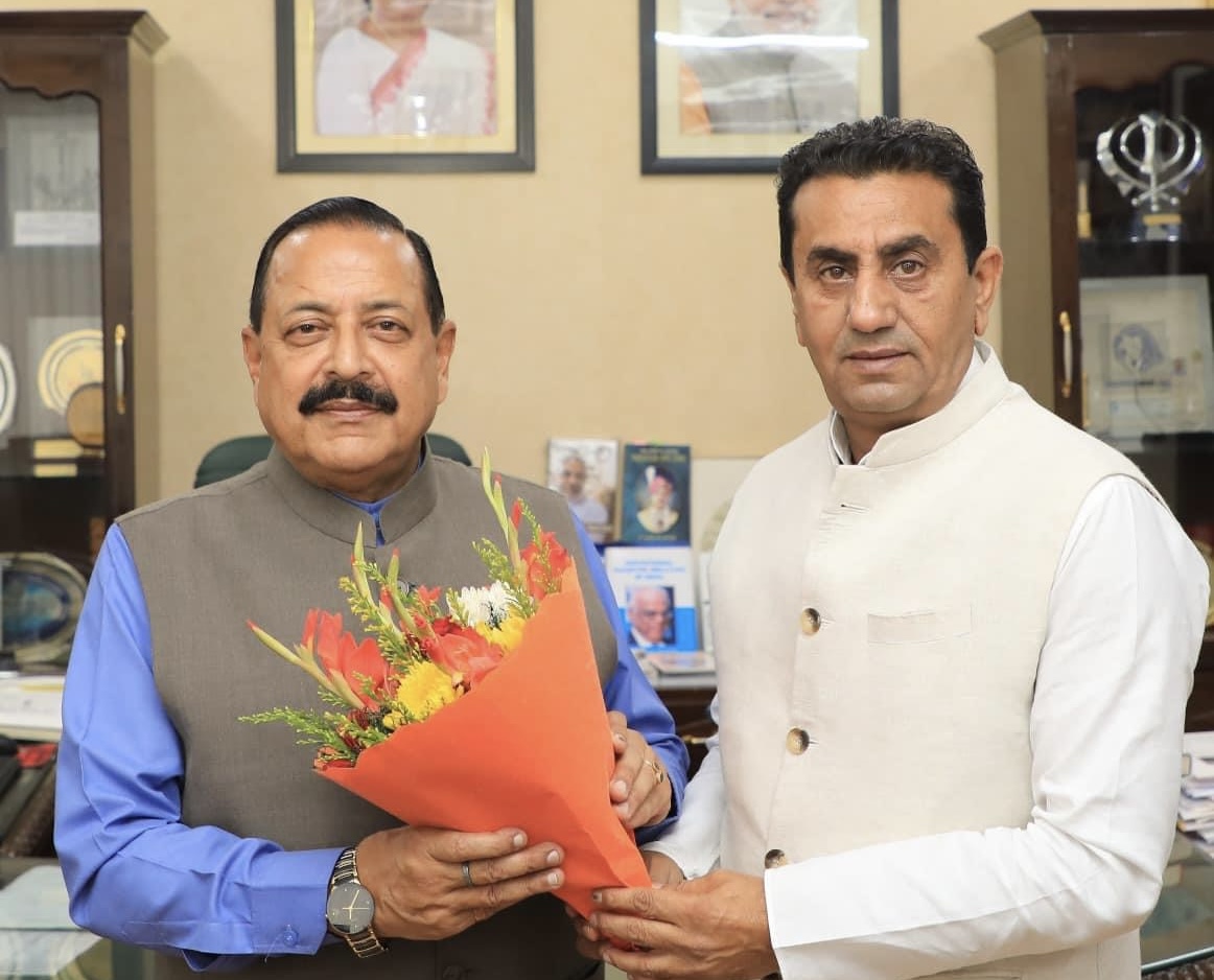 MLA Jasrota Rajiv Jasrotia meets MoS PMO in Delhi : Thanks for Homeopathic college in Jasrota