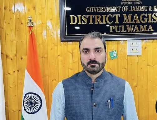 DC suspends Naib Tehsildar  in Jammu and Kashmir 