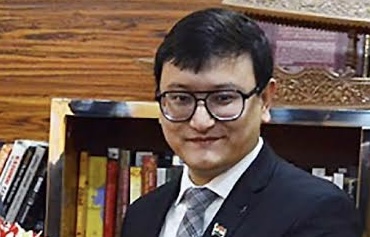 'DC Baramulla Minga Sherpa receives GOC-in-C Northern Command Commendation Award'
