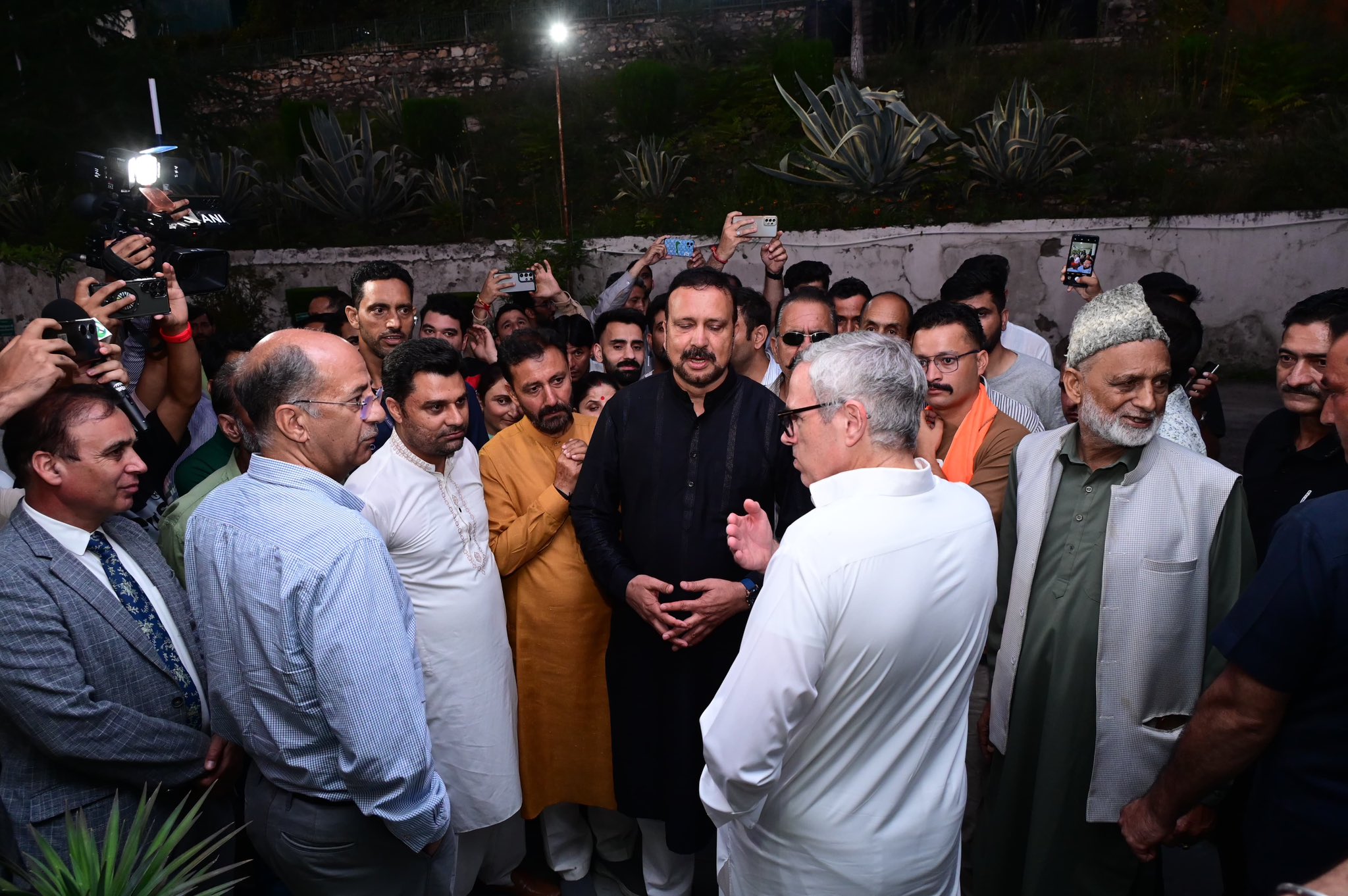 'Omar Abdullah , Nasir Wani reach Kishtwar ; to visit cloudburst site tomorrow '
