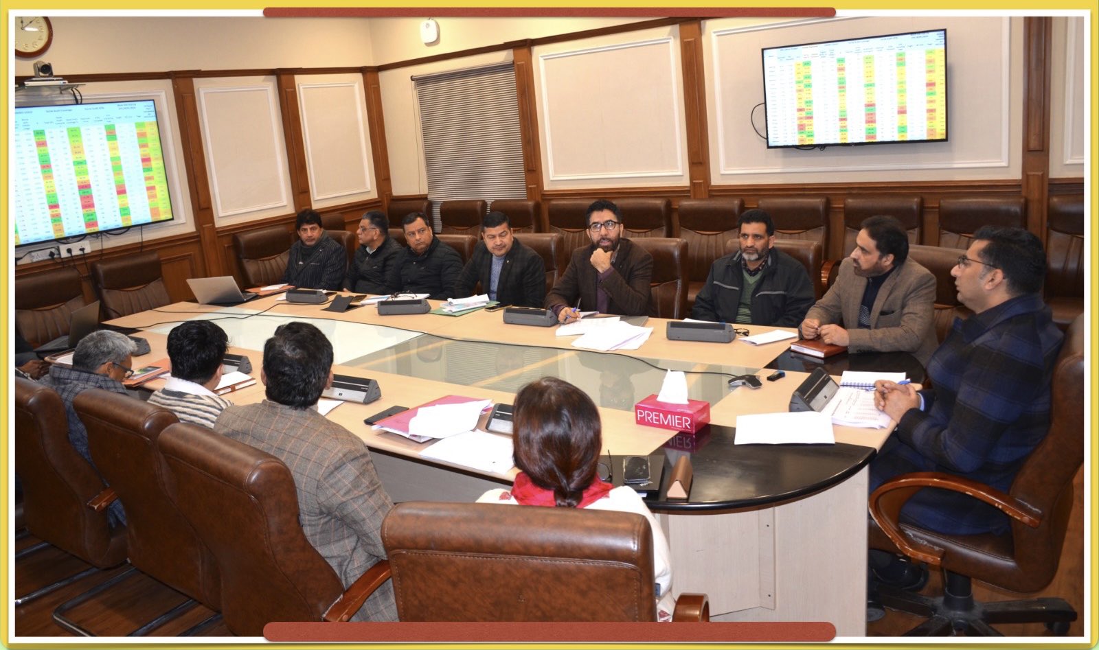 Shahid reviews  implementation status of various schemes