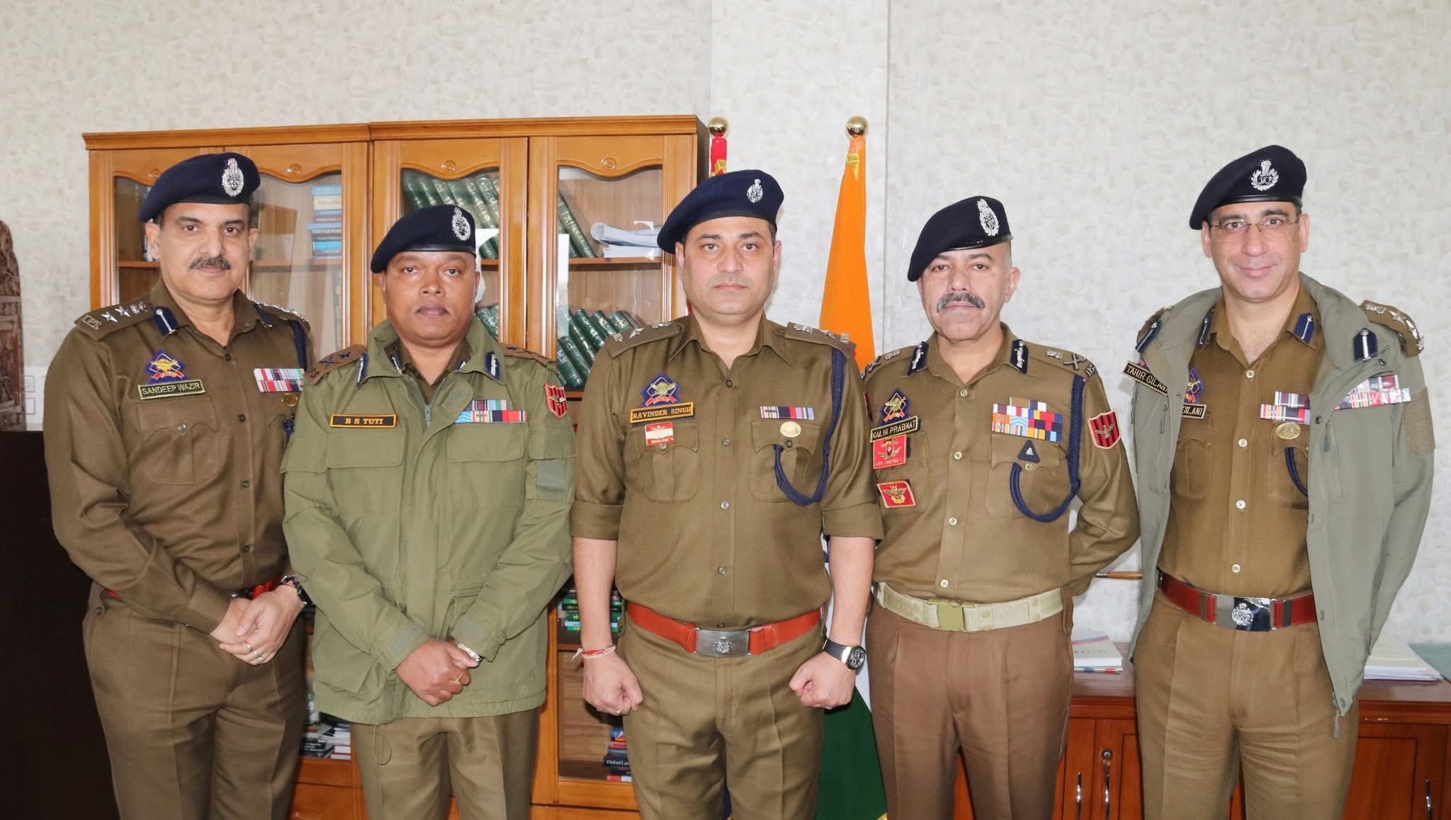 DGP J&K conducts pipping of newly promoted SP, Ravinder Singh 