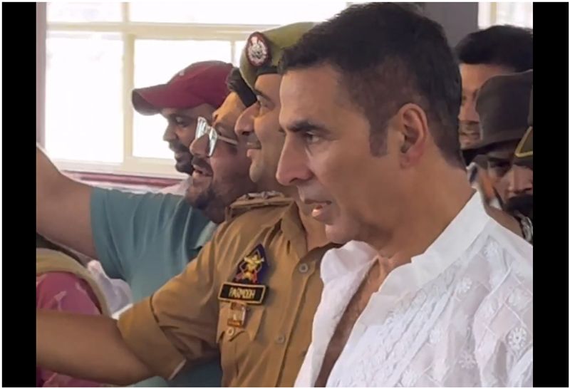 'Bollywood Actor Akshay Kumar offers prayers at  Shri Mata Vaishno Devi Shrine '
