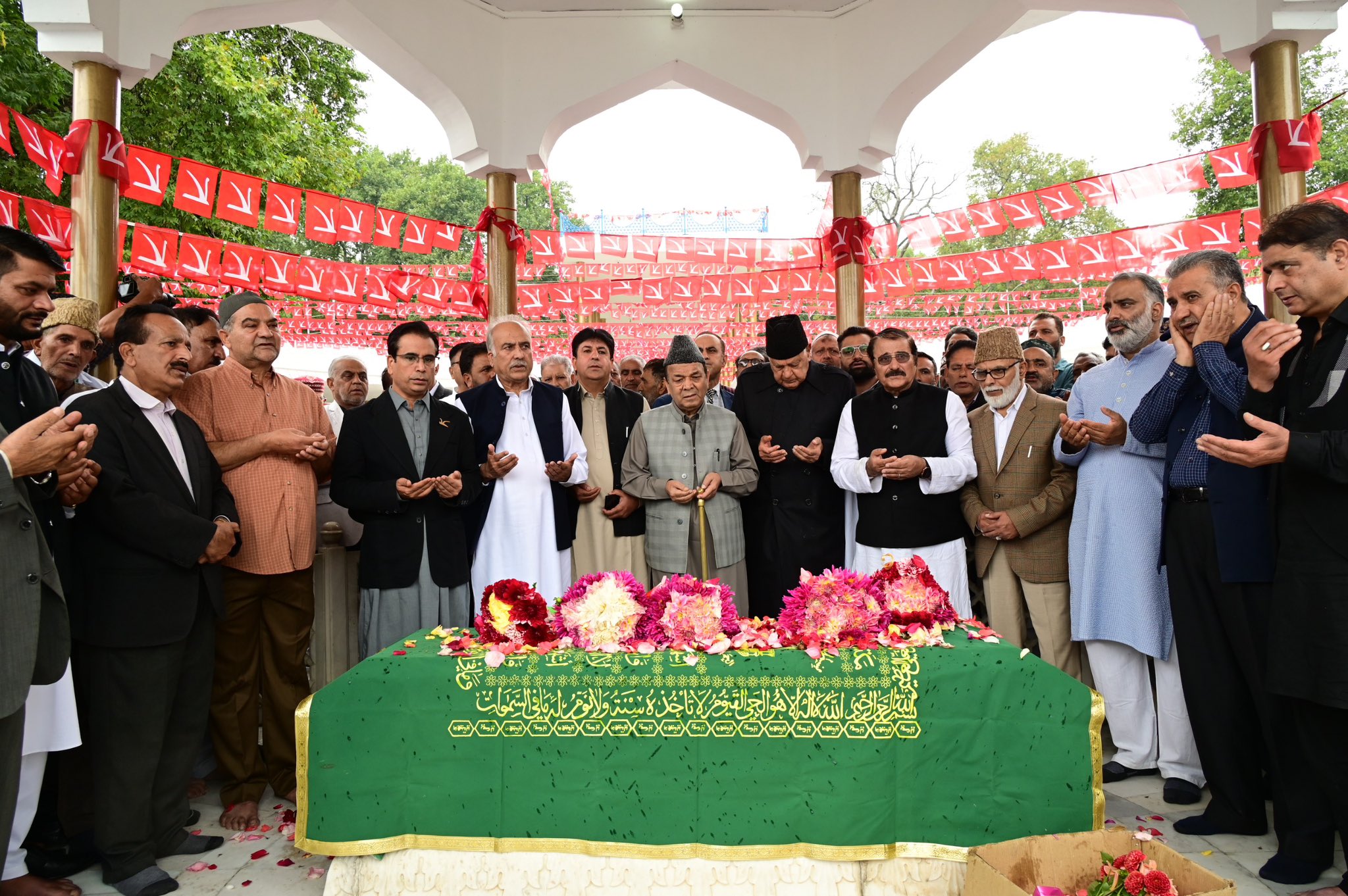 Dr Farooq Abdullah, Omar Abdullah pay Tributes to Sheikh Abdullah on Death Anniversary