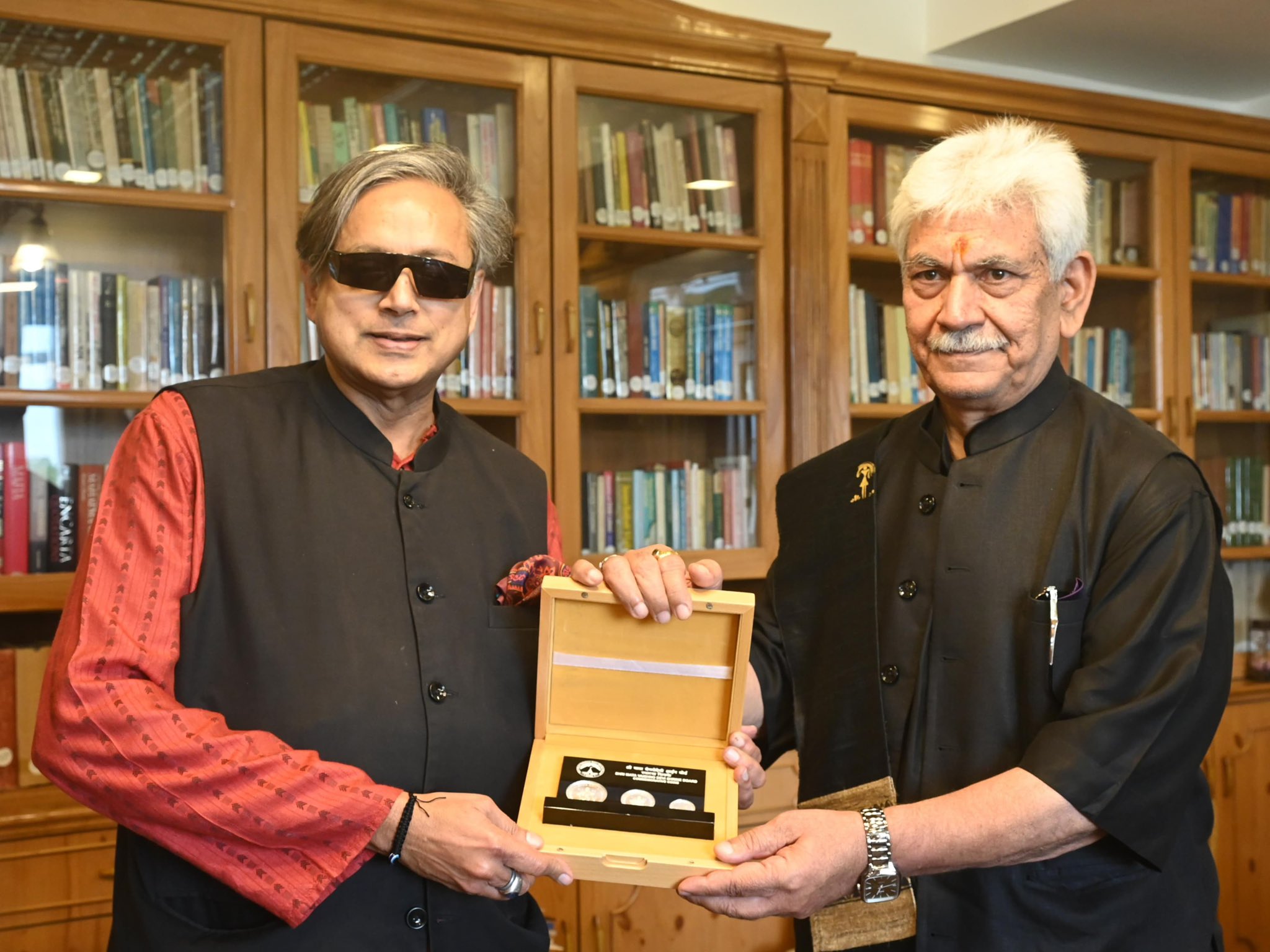 'Congress MP Shashi Tharoor meets LG Manoj Sinha , says left the meeting feeling more positives'