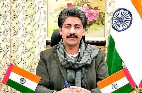 'Central Govt extends Inter cadre deputation of IAS Officer posted as DC in Kashmir province to J&K by 1 year'