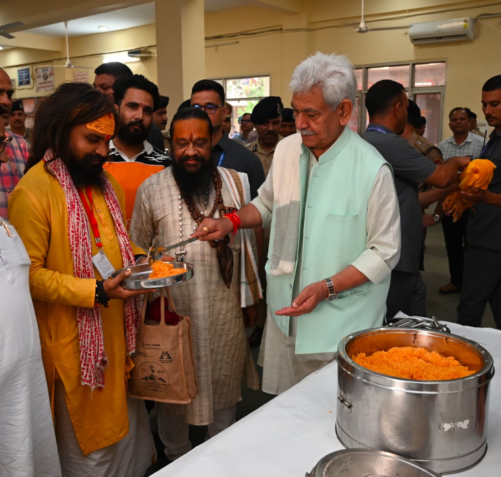 'LG Manoj Sinha visits Yatri Niwas in Jammu '