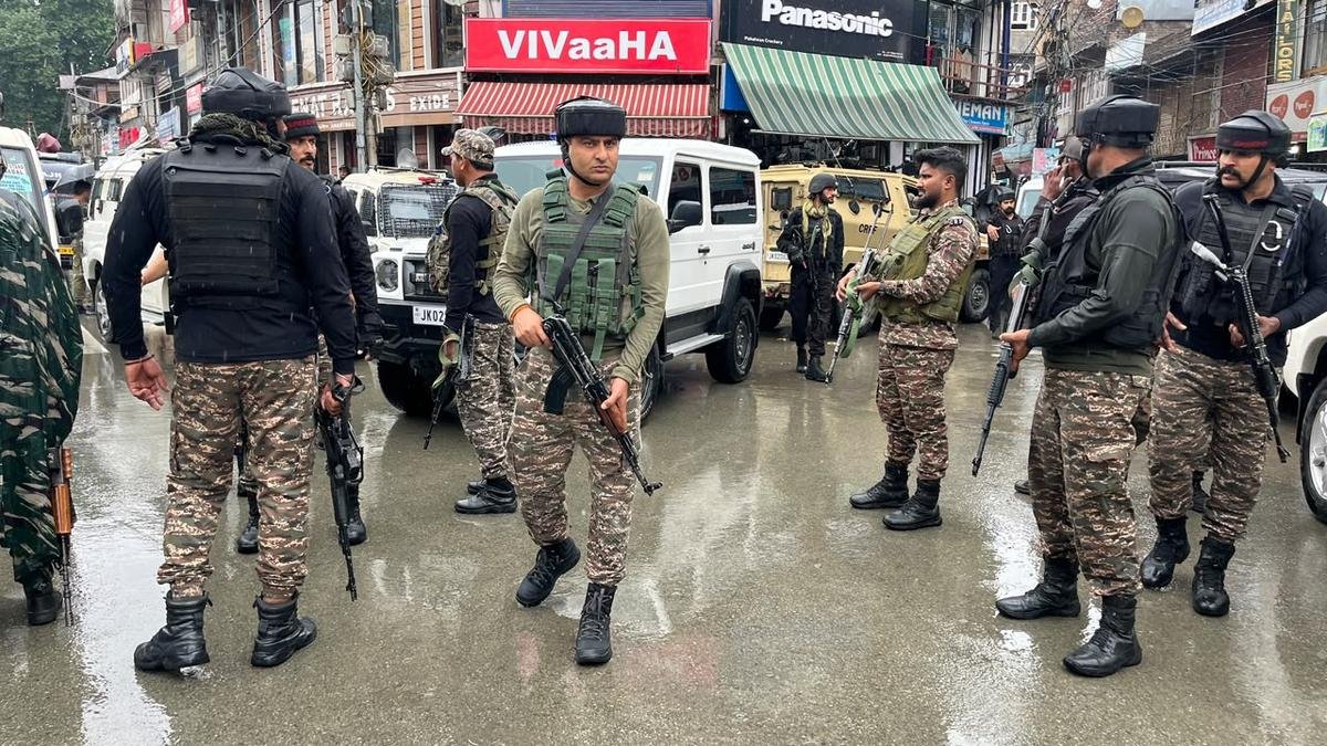 Anantnag Terror Attack : Cop martyred : LG Manoj Sinha speaks to DGP J&K