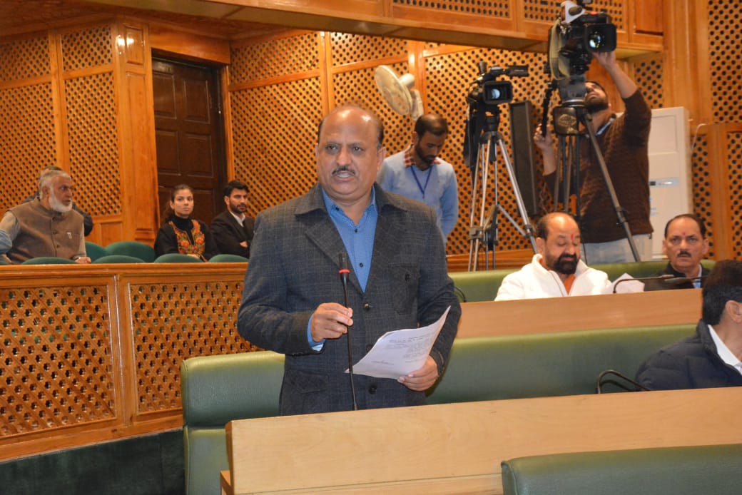 'MLA  Devinder Manyal raises issues of Farmers , Refugees '