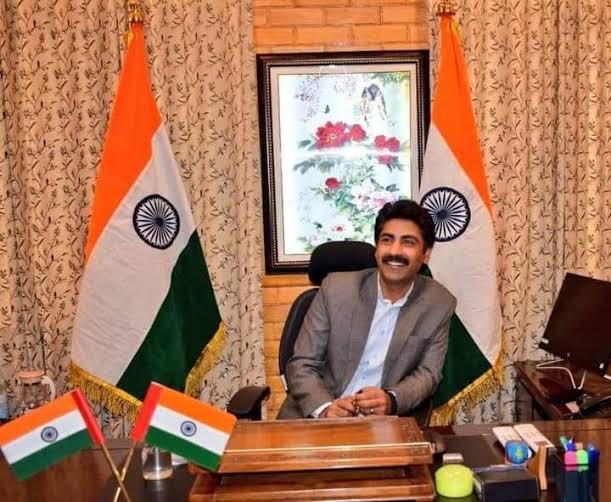 'DC Baramulla directs commercial establishments over CCTVs'