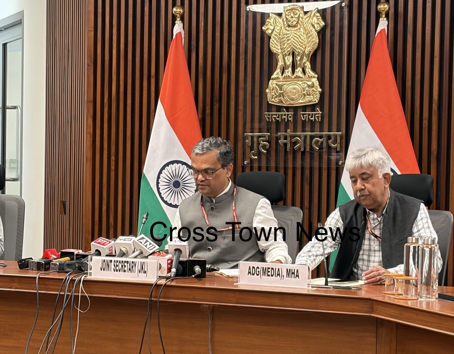Joint Secretary Jammu Kashmir & Ladakh Affairs in MHA  Prashant Lokhande holds Press conference over Nowgam Accidental Blast