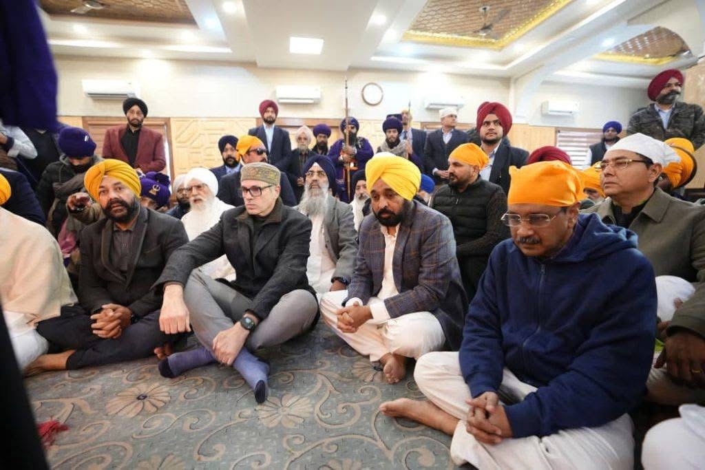 Bhagwat Mann, Arvind Kejriwal, Omar Abdullah take part in Sikh Religious Procession in Srinagar