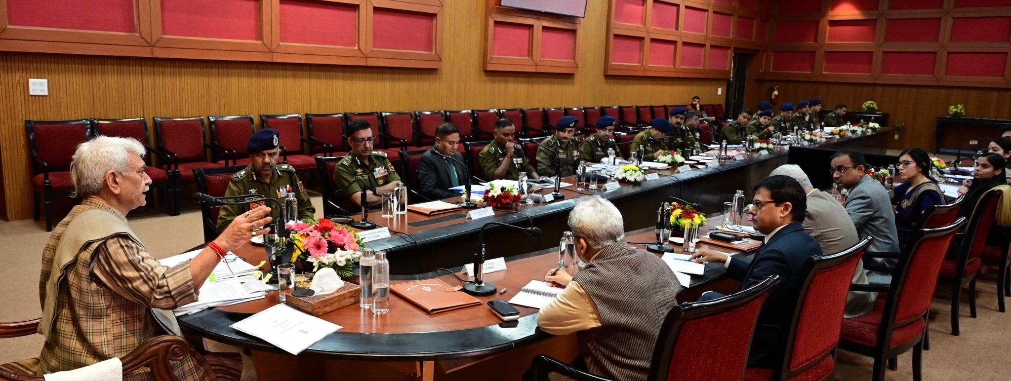 LG J&K chairs high level meeting in Jammu, congratulates J&K Police 
