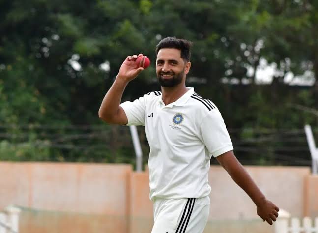 J&K pacer Auqib Nabi sold to Delhi for Rs 8.40 crore in  IPL Auction