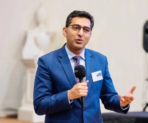 LG J&K orders re-designation of Shahid Iqbal as Comm/Secretary 