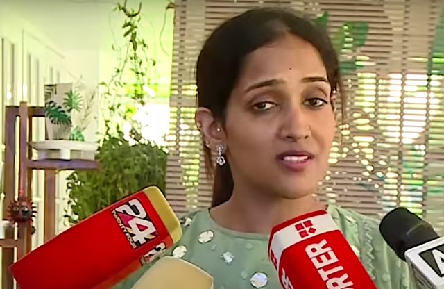  Small Daughter recalls horror of shooting her father at Anantnag