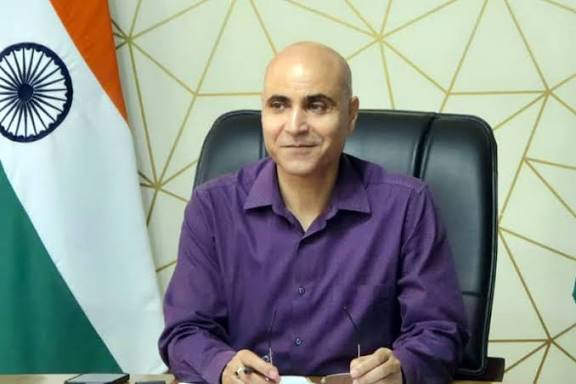 J&K: DC acts tough, withholds salaries of 2 Patwaris