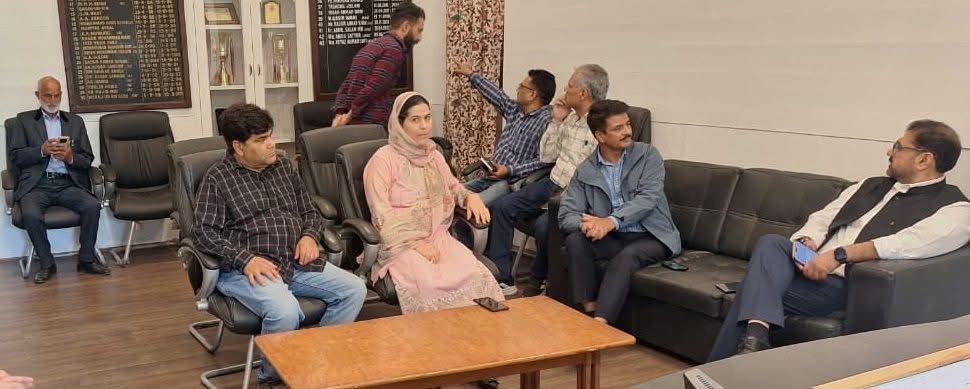 Minister Satish Sharma conducts Suprise Raids in Srinagar