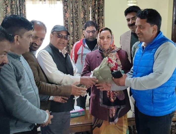  JKECC delegation calls on Education Minister Sakeena Itoo, express gratitude for  reviewing TET order