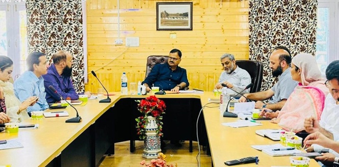 Shaleen Kabra briefs Minister on breach at Shalina-Lasjan & strengthening? But HFL/LFL & Hydraulic Modelling?