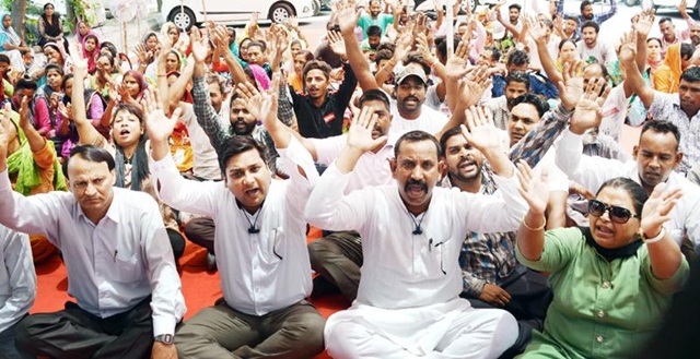 'Safai Karamcharis of Jammu Municipal Corporation warns of observing strike on June 24'