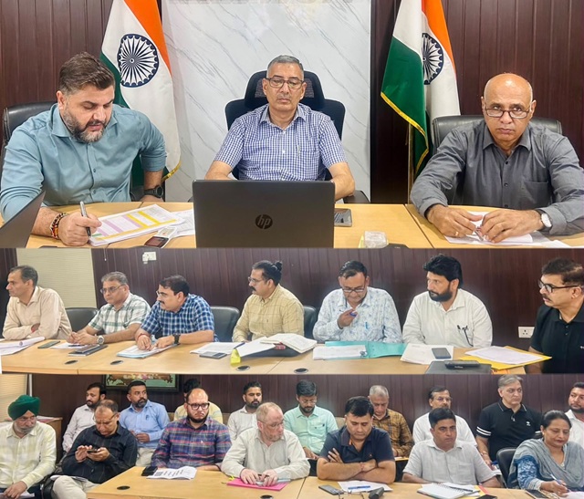 DC Kathua  stresses timely execution, quality, transparency 