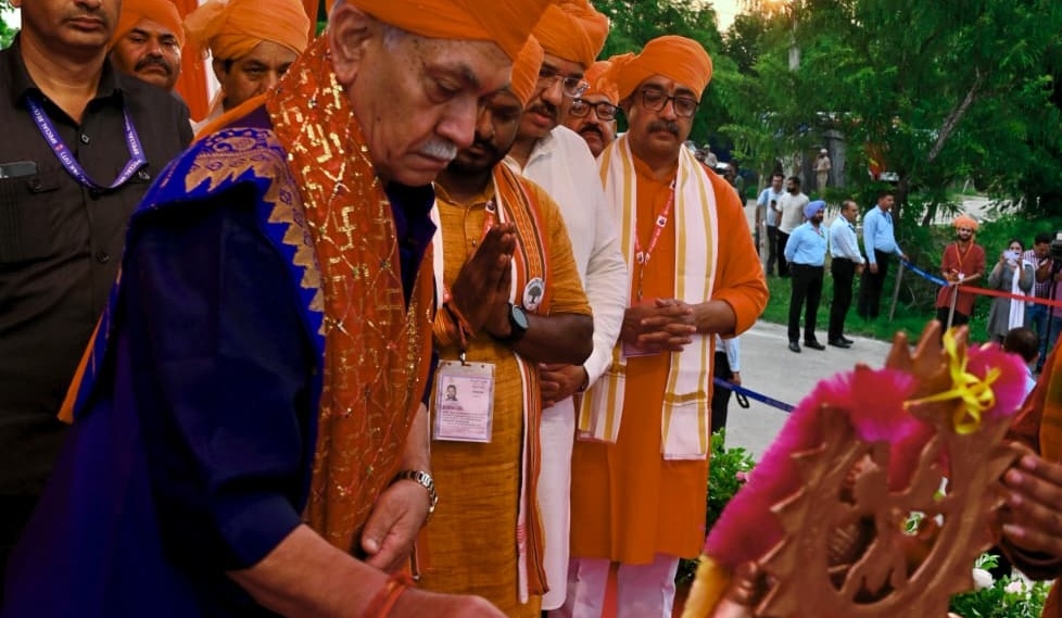  LG Manoj Sinha flags off holy Shri Budha Amarnath Ji Yatra