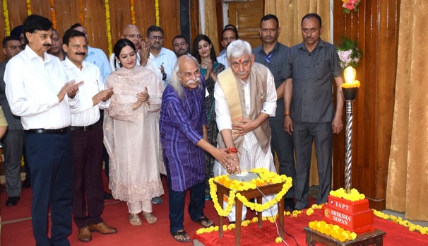 LG J&K flags-off 'Physics Bharat Yatra' from Udhampur