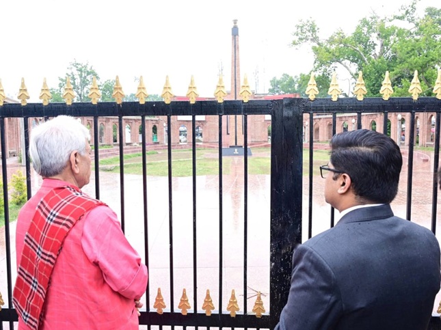 'LG J&K conducts on-site inspection at  Balidan Stambh'