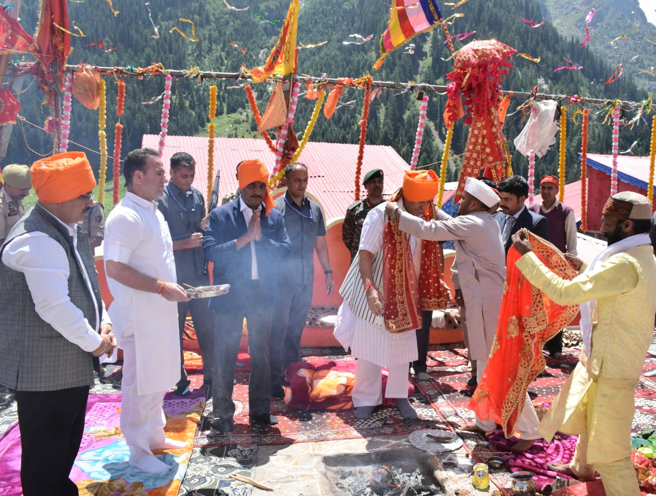 In next one year, we will be in a position to auction the Sapphire mines in a scientific way : LG J&K