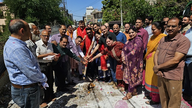 MLA Arvind to replace Dumpyard into Vertical Garden in Jammu