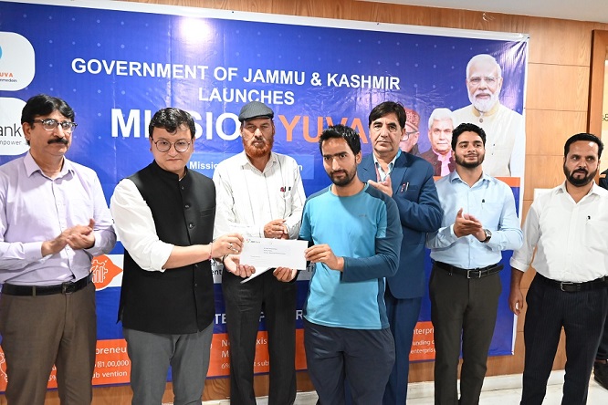  Mission YUVA: DC Baramulla distributes loan sanction letters among 42 young entrepreneurs