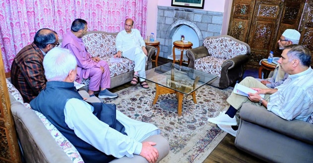 Various Delegations including  Radio Taxi Drivers Assn meet Advisor Nasir Sogami