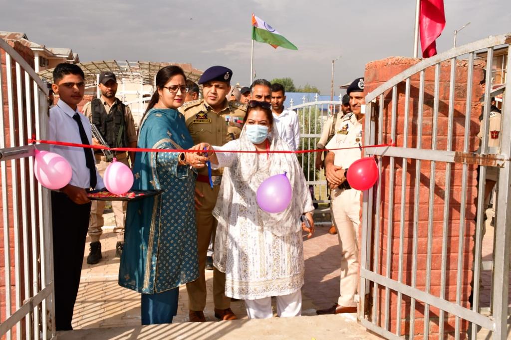 Range Police HQRs dedicates Open Air Gym to Police Public School Bemina in the memory of Martyrs