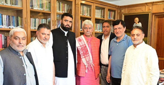 Delegation of Anjuman Sharie Shian J&K calls on Lieutenant Governor