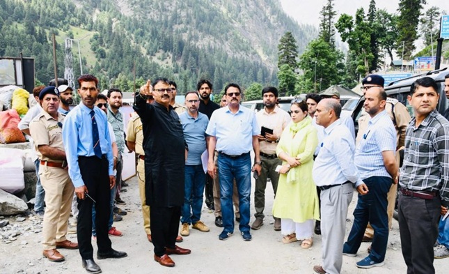 Javed Rana reviews SANJY arrangements in Ganderbal , Issues slew of directions for peaceful Yatra