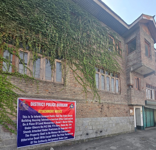  Budgam Police  in Action mode ; attached Head Office of banned Organisation Tehreek-e-Hurriyat