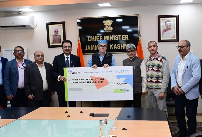 '  J&K Bank contributes ₹4.10 crore to CM’s Relief Fund for flood-affected families'